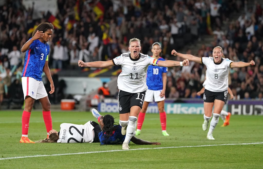 Alexandra Popp (M.) schoss beide Treffer im Halfinale gegen Frankreich. Das Spiel endete 2:1.