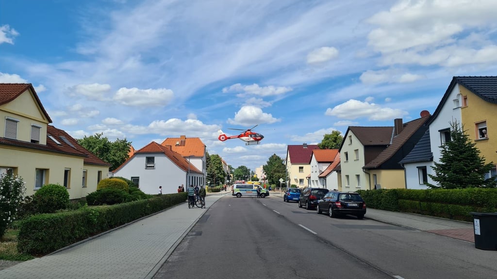 Bei einem Verkehrsunfall auf der Bahnhofsstraße in Gräfenhainichen ist eine 72 Jahre alte Frau getötet worden..