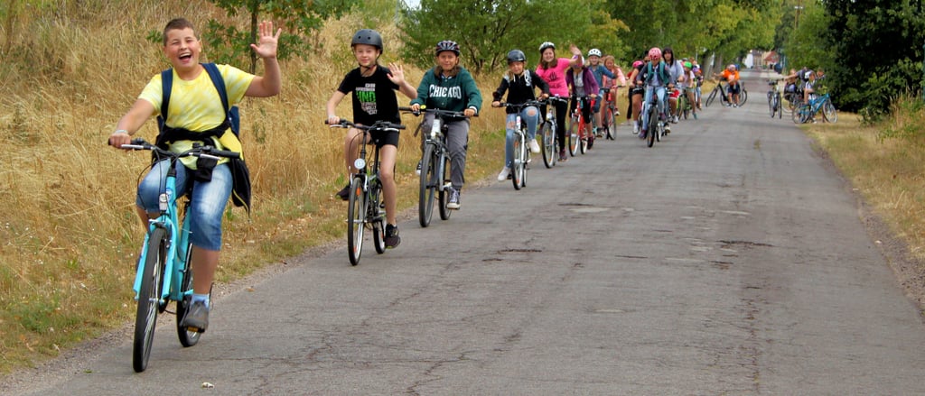 Neuer Rekord: Fahrradtour der Feriencamp-Teilnehmer ans Wasserstraßenkreuz.