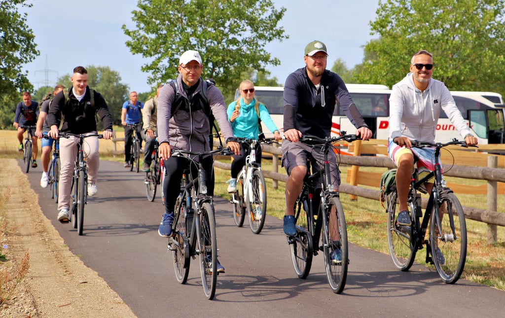 Die Soldatinnen und Soldaten waren bei gutem Wetter aus Burg mit dem Fahrrad gekommen.