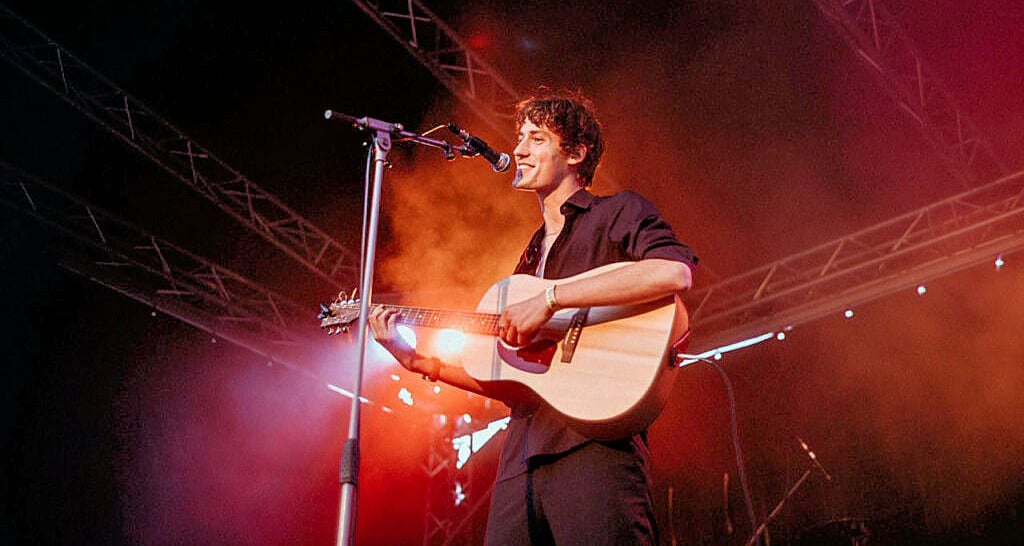 Mayberg tritt am 30. Juli im Magdeburger Moritzhof auf. Den Rahmen bietet die Reihe „Acoustics“, zu der dieses Mal auch Julian Brown und Elena Steri erwartet werden.