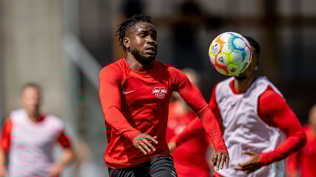 Noch trainiert Ademola Lookman bei RB Leipzig mit - aber bald schon könnte er in Italien spielen.