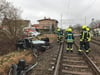 Im Janauer war in Roßla ein 39 Jahre alter Pkw-Fahrer an einem Bahnübergang schwer verunglückt. Das völlig zertrümmerte Auto.