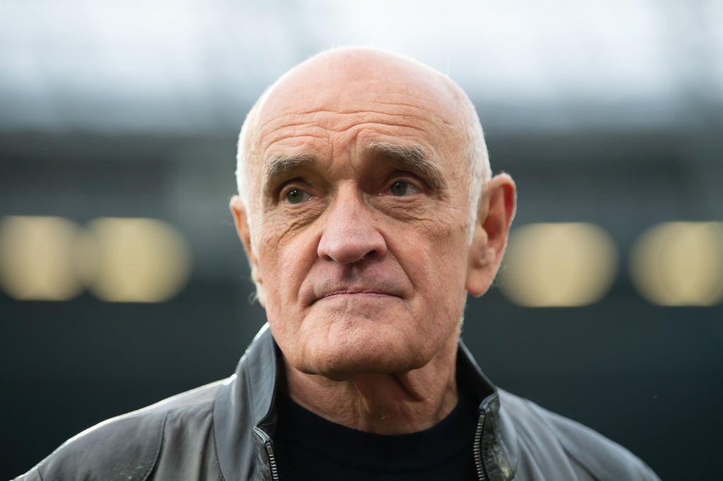 Martin Kind ist vor dem Spiel im Stadion.