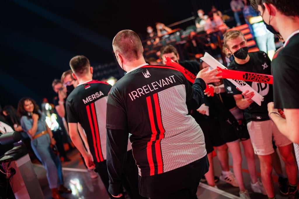 Misfits um den Deutschen Irrelevant hat Tabellenführer Rogue in der LEC geschlagen.