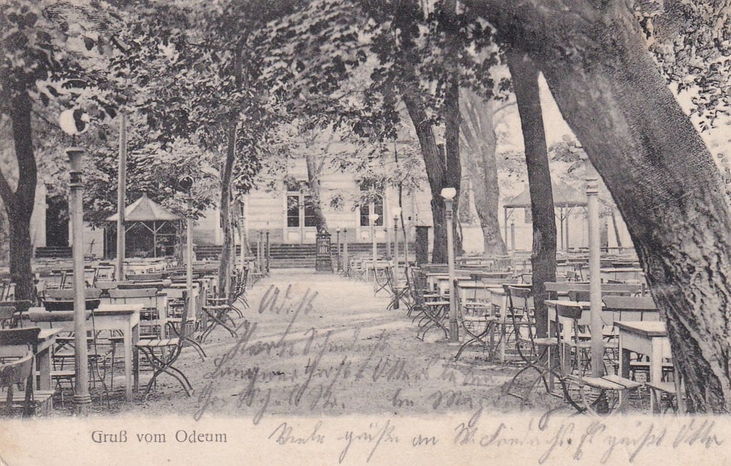 Eine Postkarte schickte Grüße aus dem Odeum. Das ursprünglich 1856 eröffnete Konzerthaus in der Weidenstraße war weit über die Grenzen der Stadt hinaus bekannt. Sogar Franz Liszt dirigierte dort.