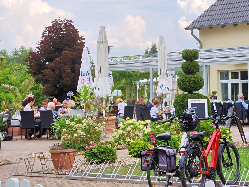 Großer Andrang wie hier im Landhotel Trogbrücke in Hohenwarthe ist nicht mehr die Regel in der Gastronomie. Die Gäste sind nicht nur wegen der Inflation zurückhaltend.