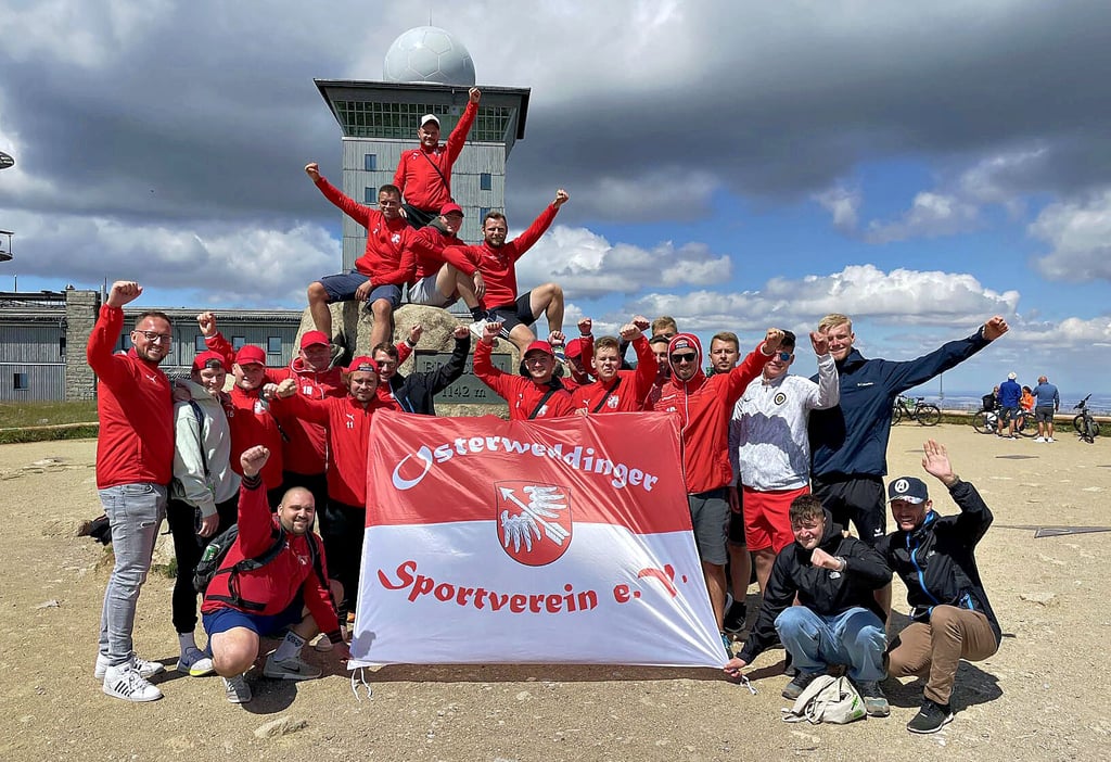 Gipfeltreffen: Eine Wanderung auf den Brocken stand auf dem Programm der OSV-Sportler.