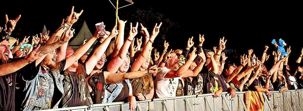 2021 zog die zweite Auflage des Musikfestivals Heimburger Metalnacht rund 500 Besucher auf Bollmanns Wiese an der Landesstraße 84.