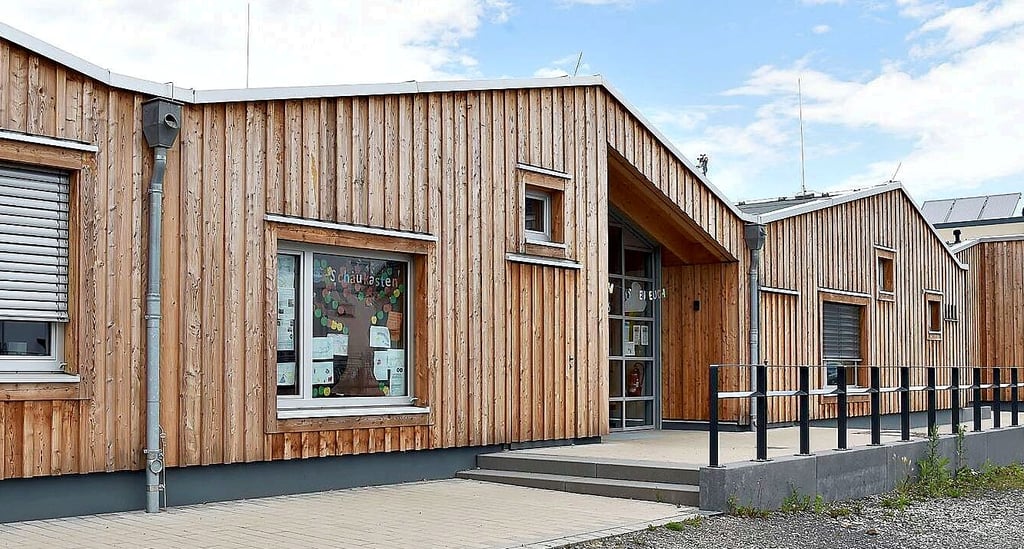 Das Sanitärgebäude am Jersleber See soll vor allem aus nachwachsenden Rohstoffen wie Holz erbaut werden und könnte so ähnlich aussehen wie auf diesem Bild.