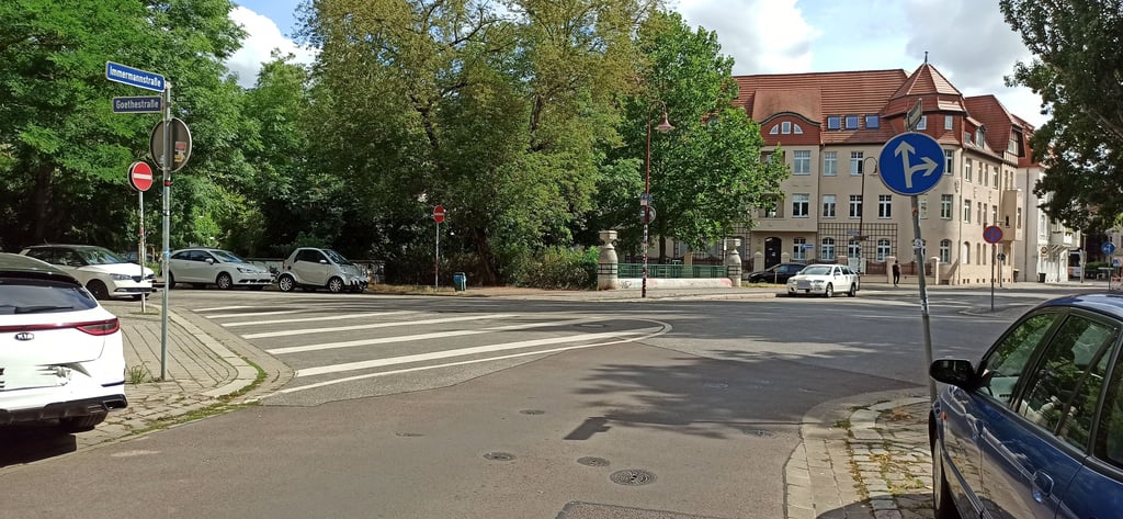Blick auf die Kreuzung von Immermannstraße und Goethestraße.