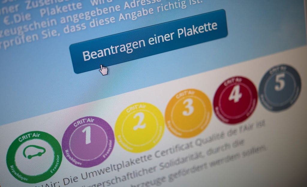 Online bestellbar: Die Umweltplakette, die vielerorts in Frankreich auch unabhängig von Feinstaubalarm nötig ist, um in die jeweiligen Bereiche einzufahren.