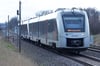 Zwischen Aschersleben und Halberstadt sollen ab Dienstagmittag wieder Züge rollen können. Der Tausch der instabilen  Schwellen hatte dort am Sonntag begonnen.
