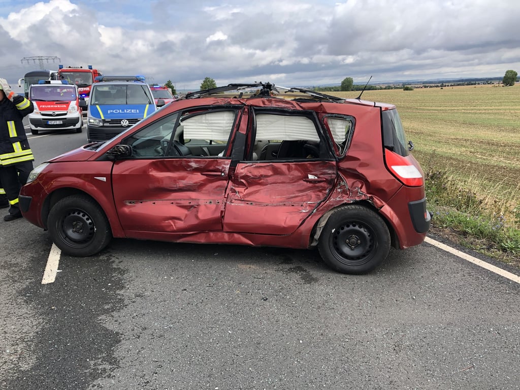 Das Auto der Frau wurde im Harz völlig zerbeult.