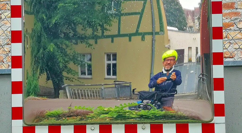Ein spezielles Selfie lässt sich bei der Durchfahrt von Teuchern schießen. Der Autor hat’s getan.