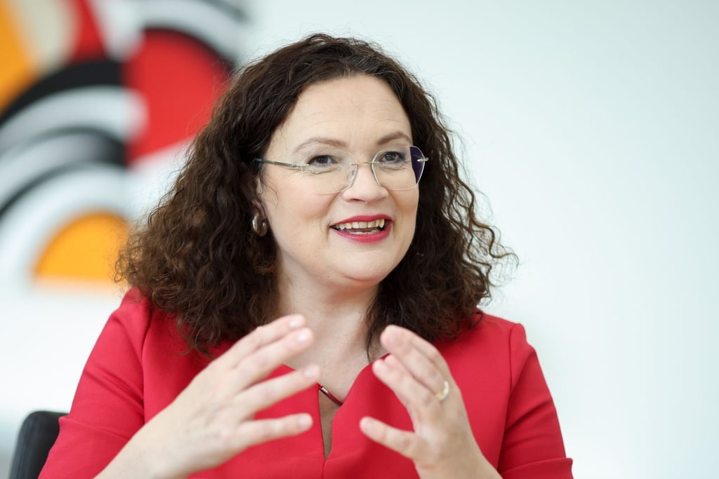 Andrea Nahles, Vorstandsvorsitzende der Bundesagentur für Arbeit, spricht während eines Interview-Termins mit Journalisten.