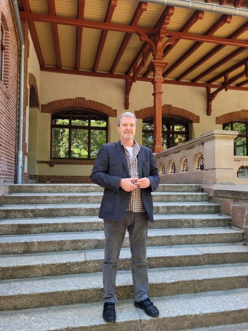 Stefan Bünsow ist im Vorstand der Genossenschaft Peißnitzhaus. Ihre Mitglieder kümmern sich um die Immobilie, während der Peißnitzhaus Verein das inhaltliche Programm gestaltet.