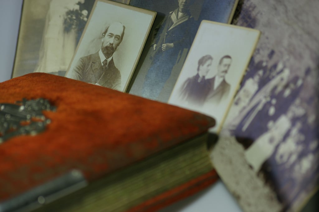 Ein altes Fotoalbum (Symbolbild)