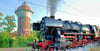 Eine historische Dampflok während einer Sonderfahrt in Genthin. 