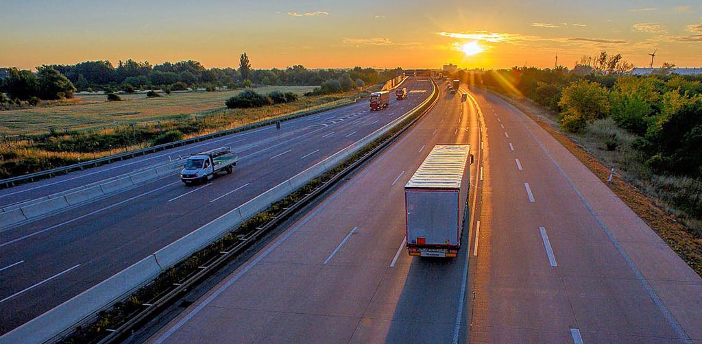 Die Autobahnpolizei war bei zwei Unfällen auf der A9 bei Dessau gefordert.