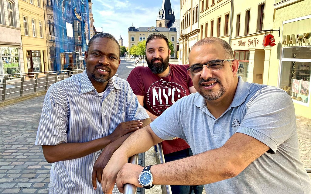 Ibrahima Jakite (von links), Feras Haraba und Mounir Al-khalki wollen den schätzungsweise 200 muslimisch gläubigen Bernburgern mit dem neu gegründeten Verein Islamisches Kulturzentrum eine religiöse Heimat geben.