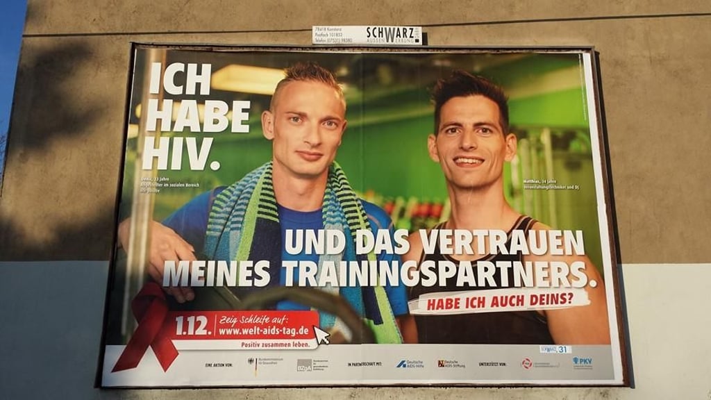 Neun Jahre nach der Kampagne erinnert sich Denis Leutloff (links) an die Reaktion seiner ehemaligen Kolleginnen. Sie bewunderten ihn für seinen Mut und unterstützen ihn.