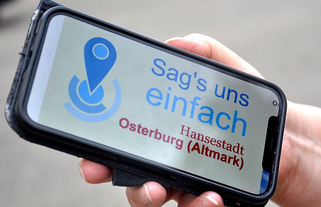 Der „Sag’s uns einfach“-Melder auf der Homepage der Stadt Osterburg macht es Einwohnern leichter, auf Probleme wie defekte Straßenlampen hinzuweisen – auch über das Smartphone.