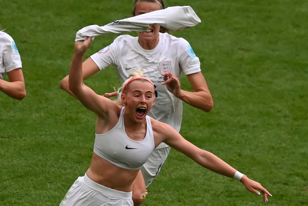 Trikot ausgezogen und durchgedreht: Englands Torschützin Chloe Kelly.