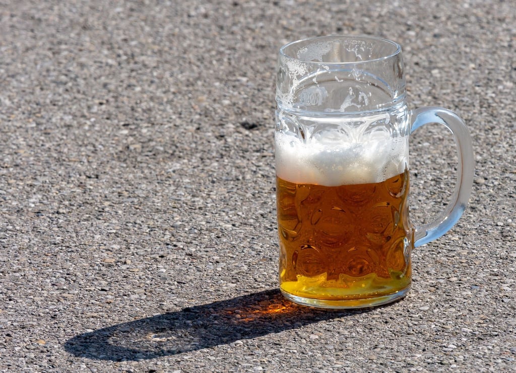 Essener Polizei entschuldigt sich für die Werbung von Bier auf ihrem Twitter-Kanal.