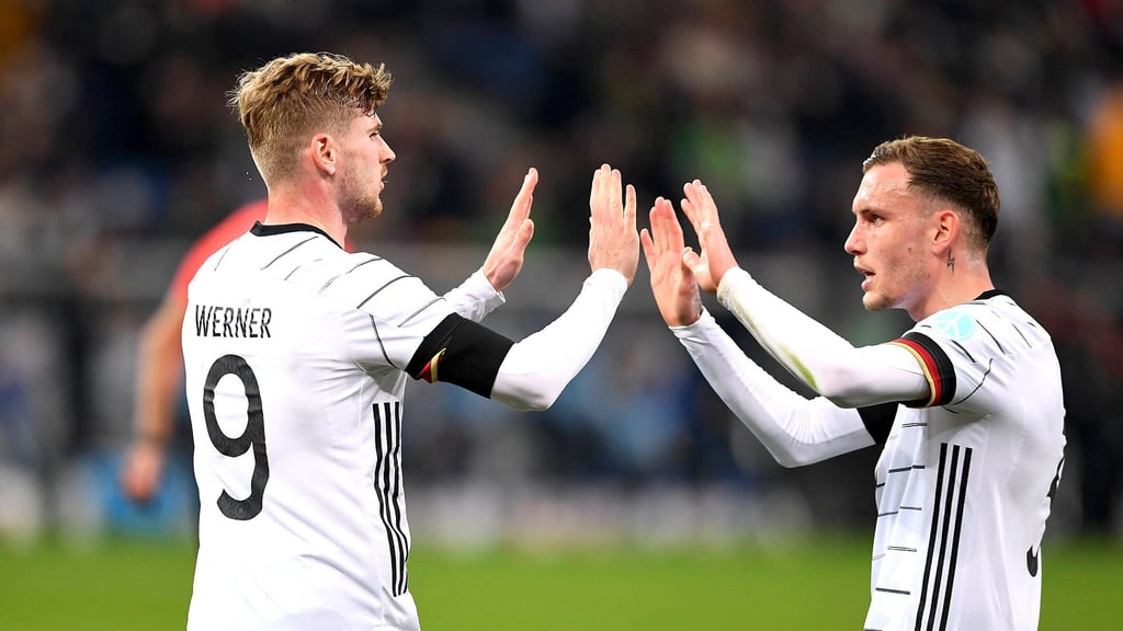 Bald auch bei RB Leipzig ein Team? David Raum und Timo Werner.