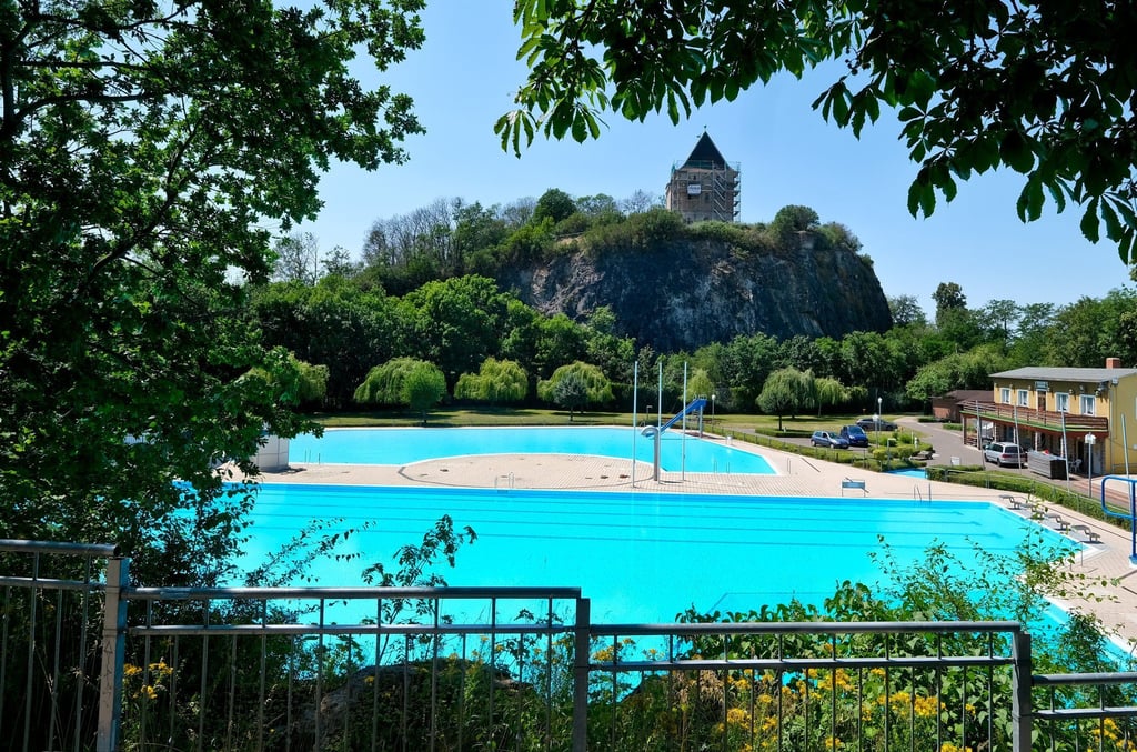 Das Felsenbad Landsberg ist romantisch gelegen.