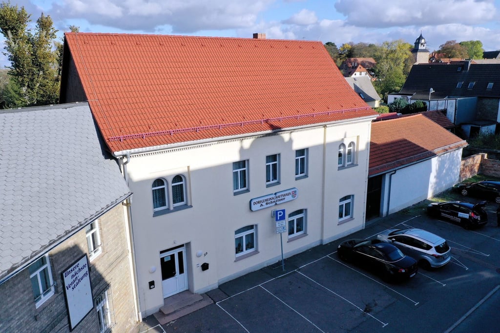 Rund um das Dorfgemeinschaftshaus wird später gefeiert.