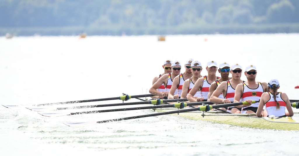 Tom Hesse (im Bug) und Moritz Müller(5. v. l.) sind in Varese zu ihrer ersten internationalen Medaille gefahren.