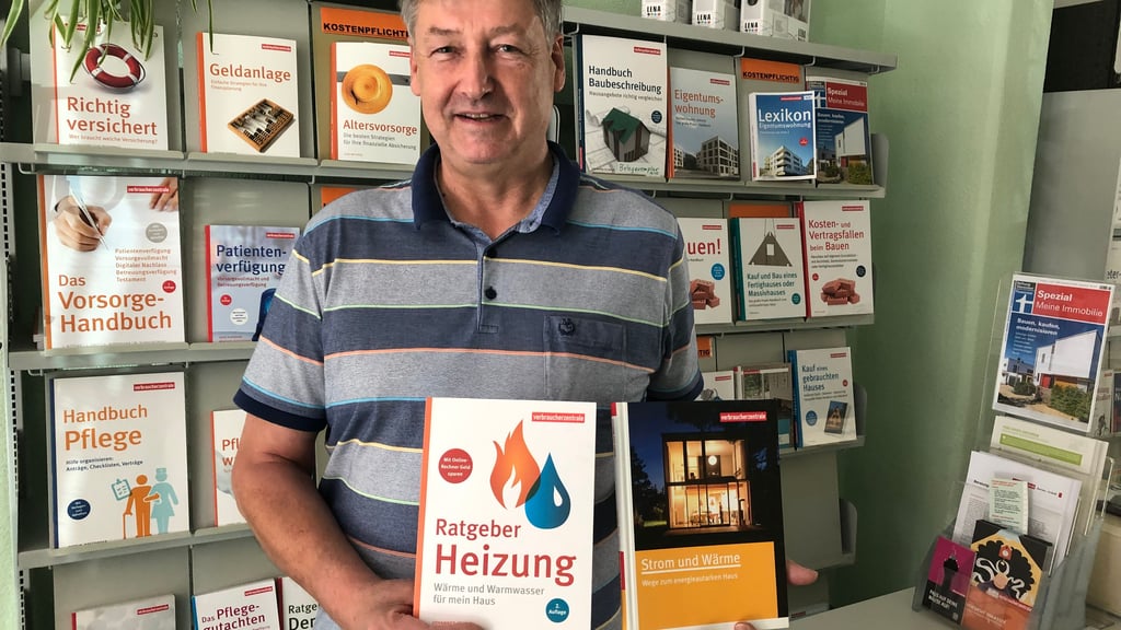 Energieberater Harald Nitzschke in der Verbraucherzentrale Halle