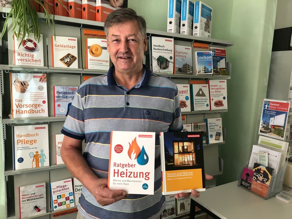 Energieberater Harald Nitzschke in der Verbraucherzentrale Halle