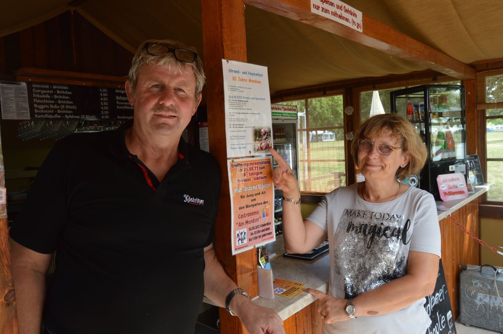 Freuen sich auf das Jubiläumsfest am Wochenende: Gastronom Frank Bauer und Park-Chefin Cornelia Holzhausen.