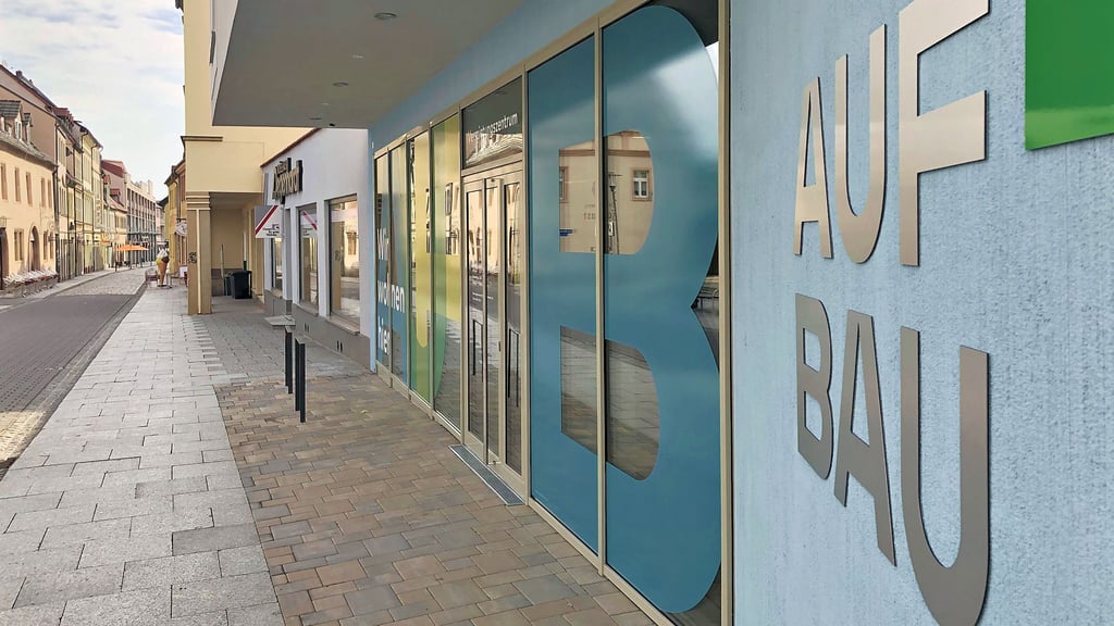 Der Neubau der WG Aufbau in Merseburg ist ein Farbtupfer in der Gotthardstraße gegenüber der Klia-Passage.