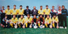 Martin Arndt (hi. Reihe, Mitte)  im Kreis  der  Fußballmannschaft.  