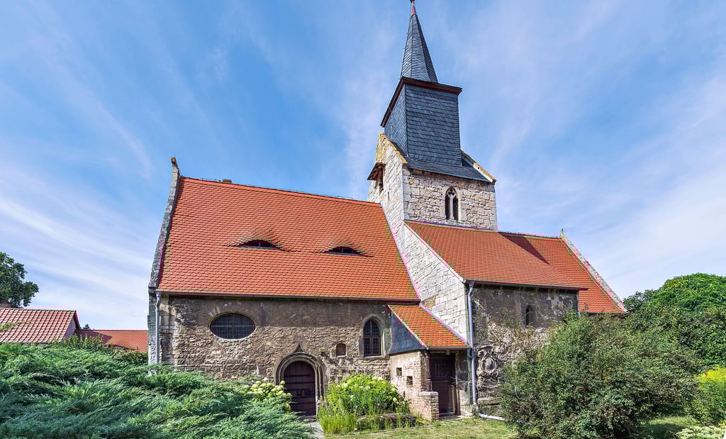 Die Kirche in Zeuchfeld ist vermutlich in der ersten Hälfte des 13. Jahrhunderts errichtet worden.