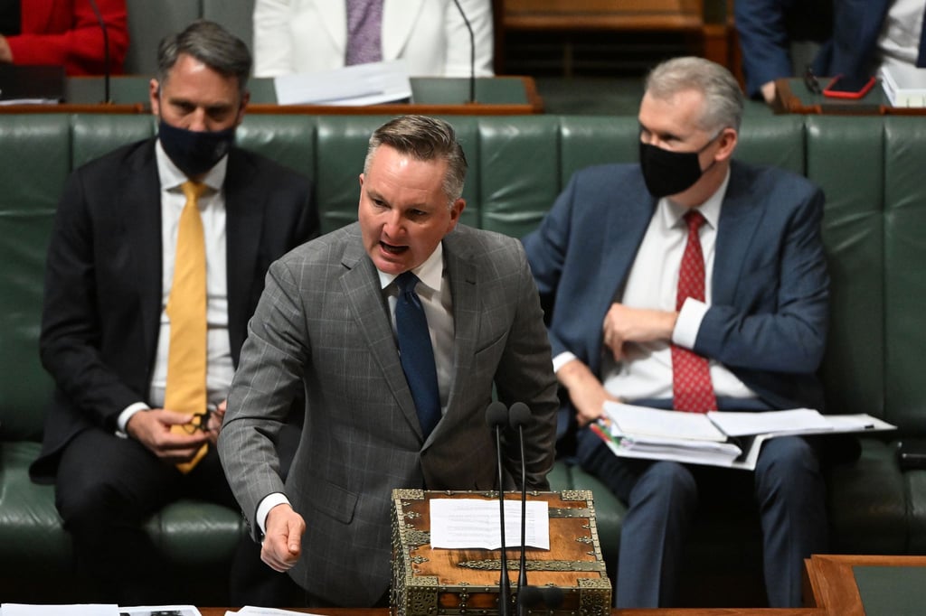 Chris Bowen, Klimaminister von Australien, spricht während der Fragestunde im Repräsentantenhaus im Parlamentsgebäude. Das Repräsentantenhaus hat zum ersten Mal ein Klimagesetz verabschiedet.