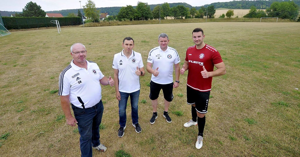 Daumen hoch und Optimismus bei Steffen Klinkert, Ralf Nohl, Jörg Jose und Christopher Schumann (v.l.): Bis Mittwochmittag waren 61 Prozent der anvisierten Projektsumme eingegangen.