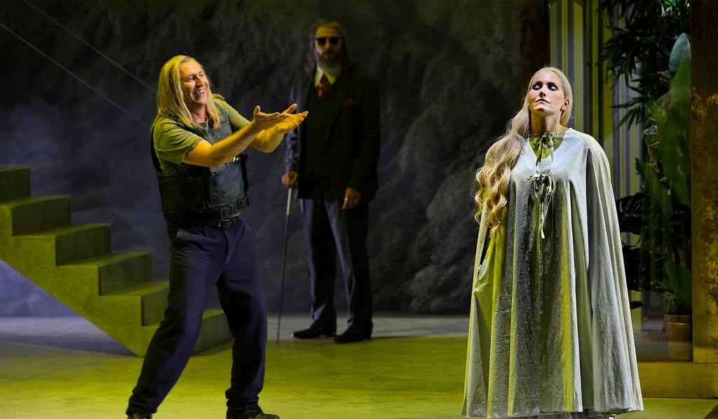 Andreas Schlager (l) als „Siegfried“ mit seiner „Brünnhilde“, gespielt von Daniela Köhler.