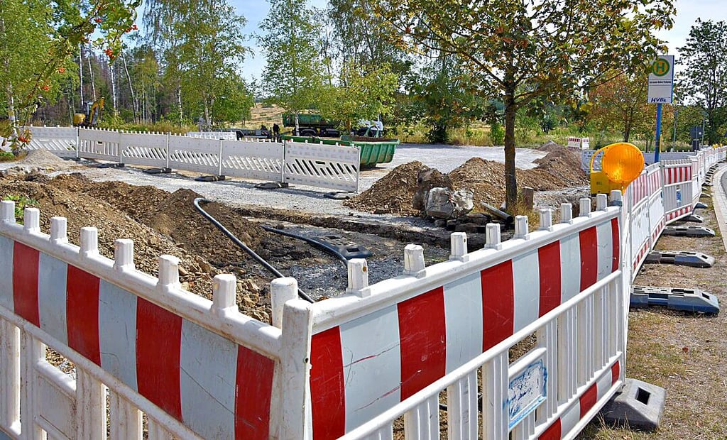 Am Parkplatz Drei Annen Hohne lässt der Oberharzer Tourismusbetrieb Parkautomaten und E-Lademöglichkeiten errichten.