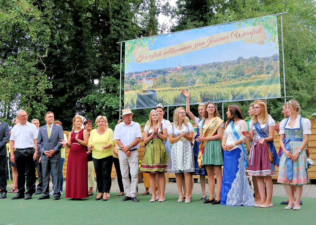 Zur Kürungszeremonie der 28. Jessener Weinprinzessin am kommenden Dienstag im Schlosspark werden auch wieder viele Hoheiten (hier eine Aufnahme von 2019) erwartet.