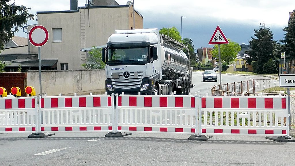 Ein Tanklaster ist in die "Falle" gefahren.