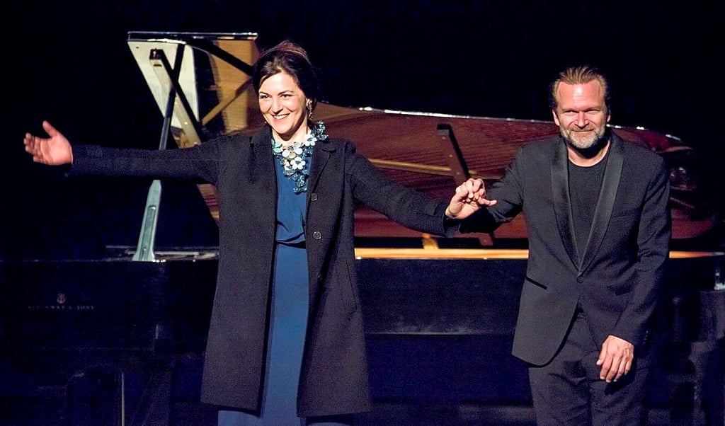 Pianist Sebastian Knauer wird Artist-in-Residence beim Kurt-Weill-Fest 2023. 2020 war bereits beim Fest und begleitete Schauspielerin Martina Gedeck.