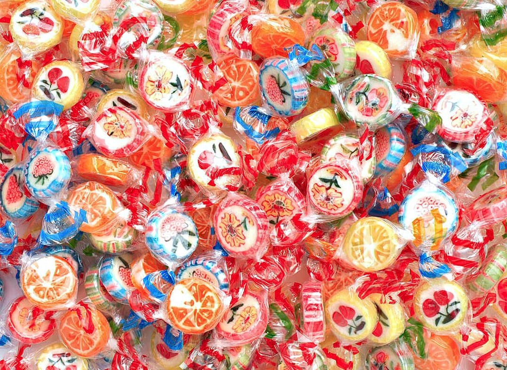 Bonbons, Bonbons, Bonbons. 3500 soll der künftige Tester probieren. Pro Monat. Schönen Gruß an die Zähne.
