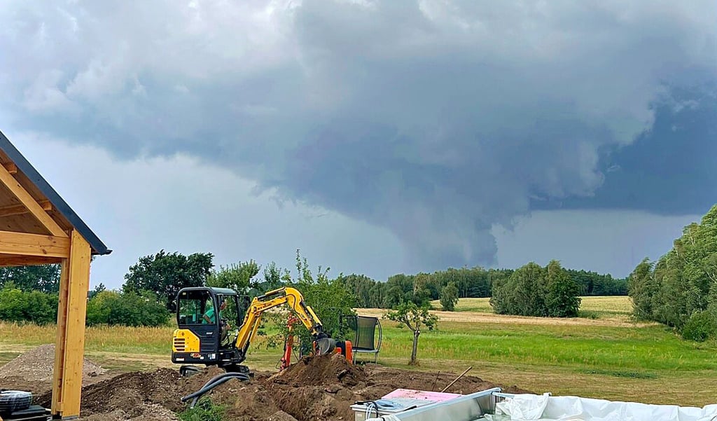 Dieses Foto entstand in Euper. Der Leser, der es der MZ zur Verfügung stellte, vermutet, es könnte einen Tornado zeigen.