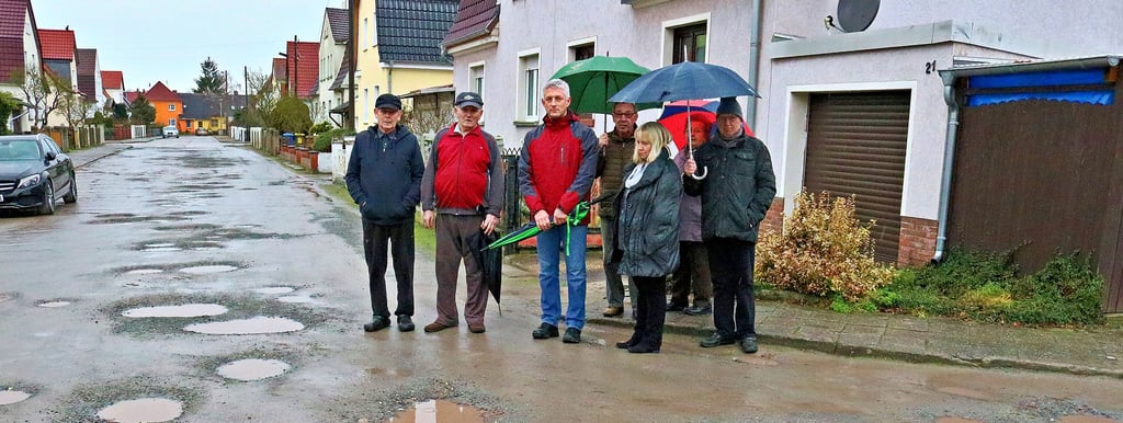 Die Anwohner der Großen Wiese in der Zerbster Fohlenweidensiedlung forderten schon im März 2018 den Ausbau der Straße.