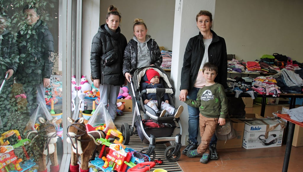 Im März und April kamen Vika (von links), Vika mit Damir sowie Larissa und Leon aus der Ukraine nach Tangerhütte. Über die Spenden, die dort gesammelt wurden, waren sie wie viele andere seither sehr froh.